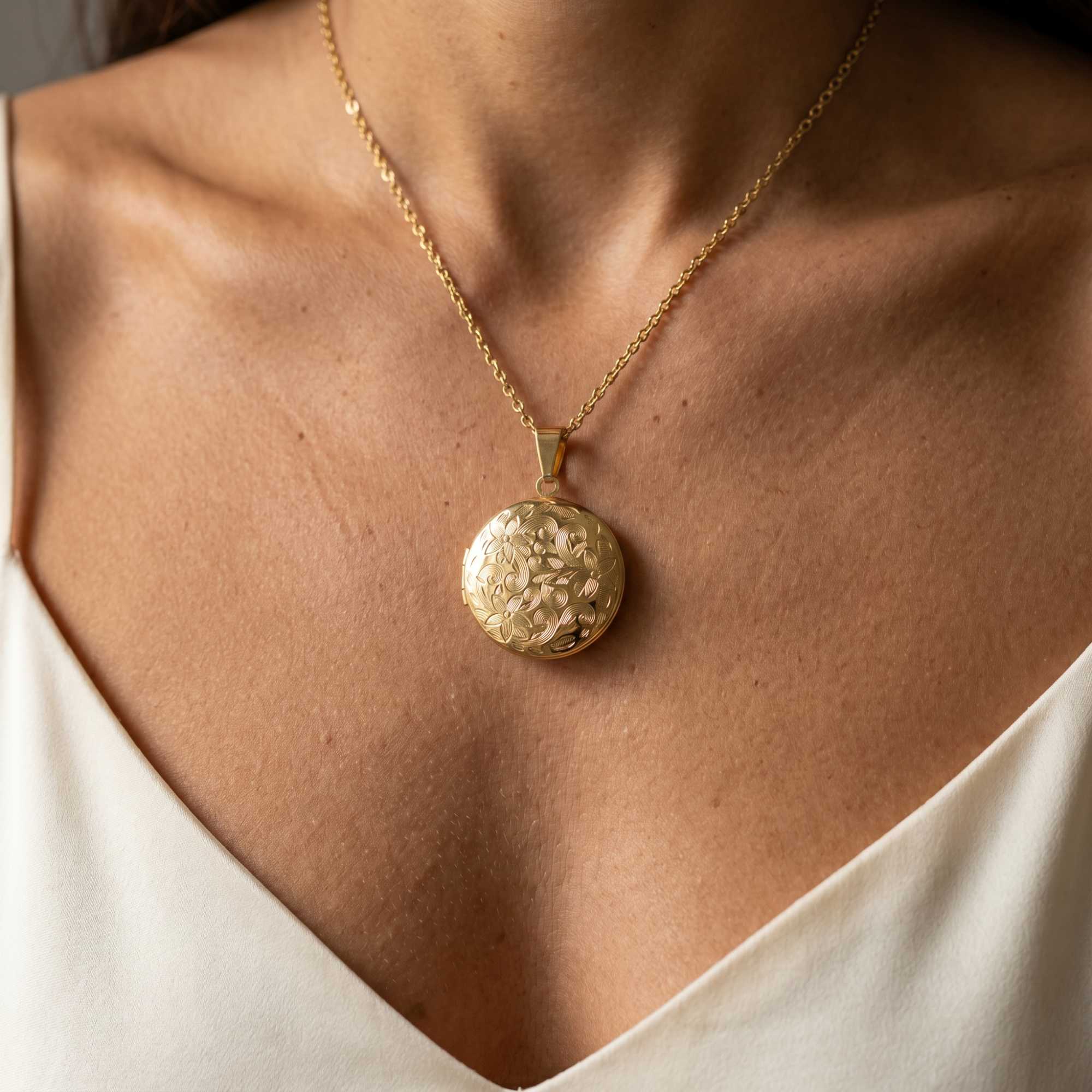 Floral Round Photo Locket Necklace - Image 3